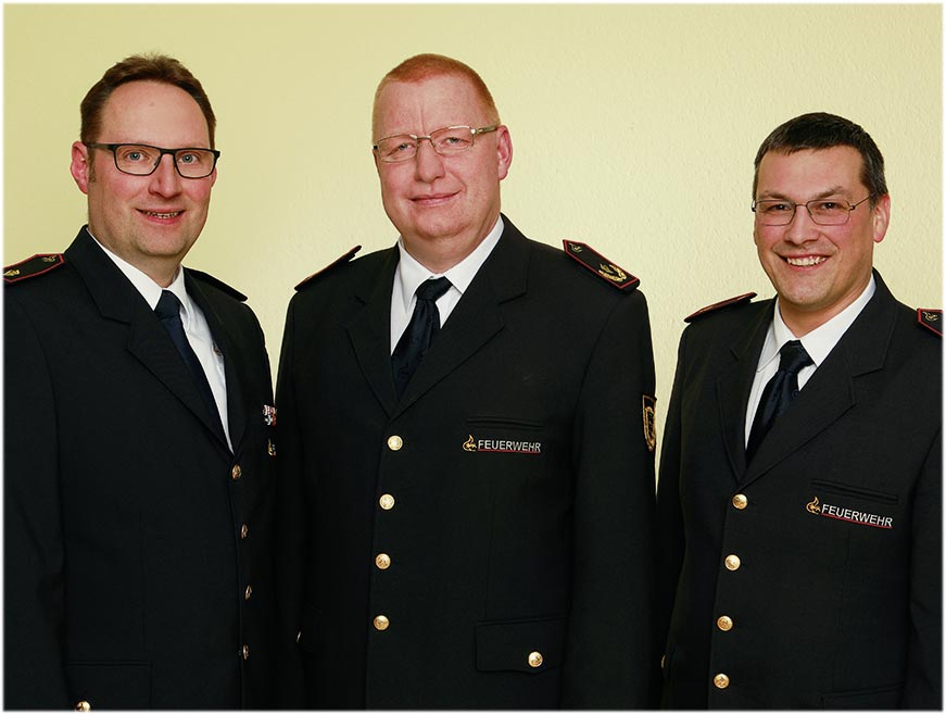 Das Trio, bestehend aus dem Landesjugendleiter Andreas Fürst und seinen beiden Stellvertretern Martin Stürzl-Rieger und Oliver Semmler, stellen die Führung der Jugendfeuerwehr Baden-Württemberg dar. 